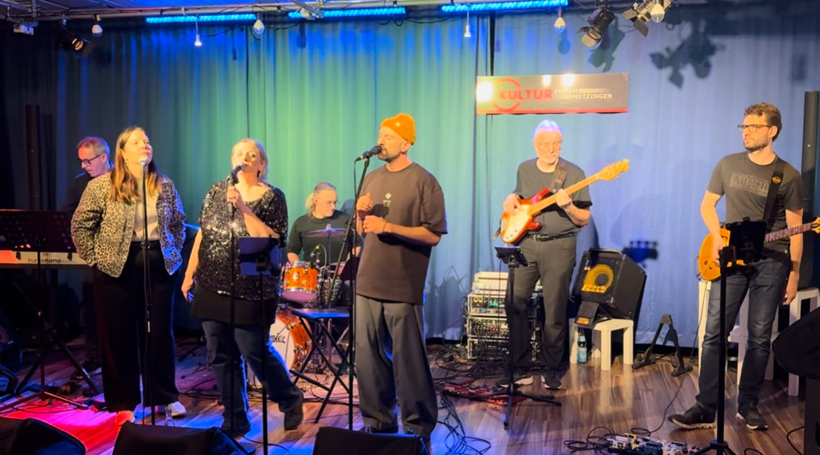 michimoves · music band